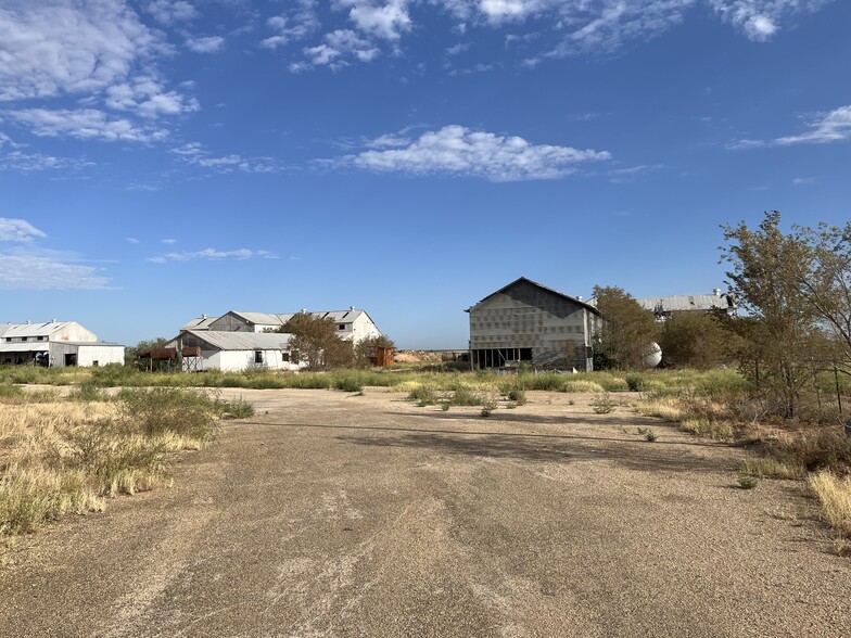 Primary Photo Of 2500 Seminole rd, Lamesa Distribution For Sale