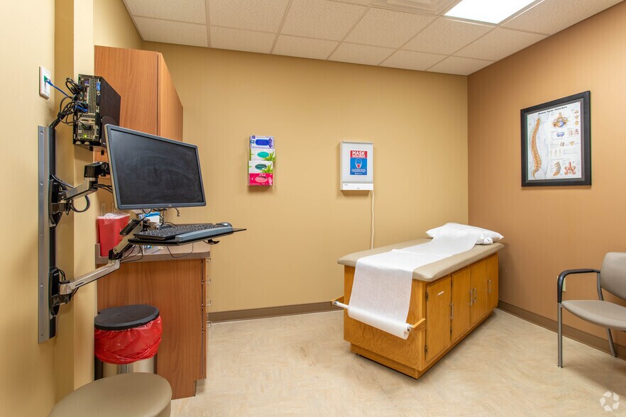 More Photos Of 5232-5260 Socialville Foster Rd, Mason Medical For Lease