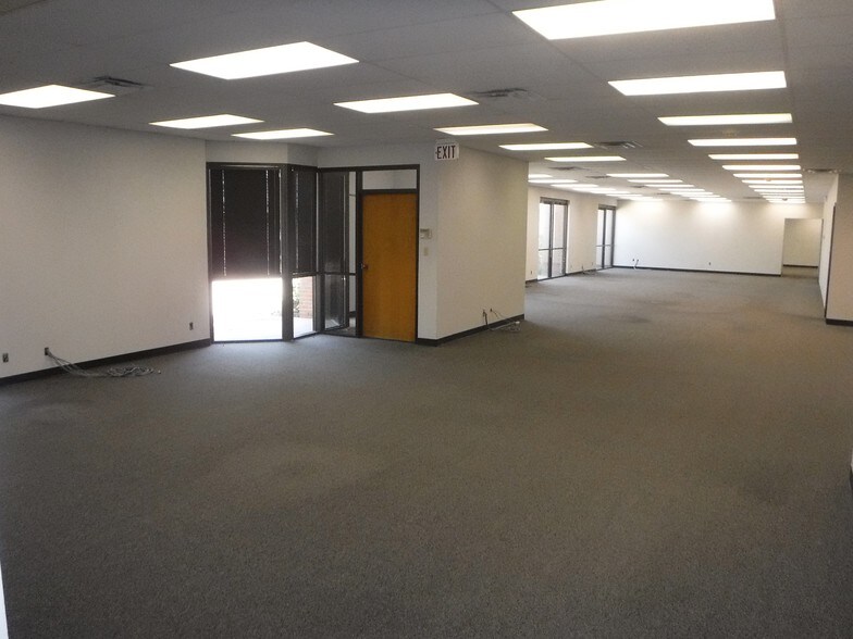 More Photos Of 7803 E Osie St, Wichita Research And Development For Lease