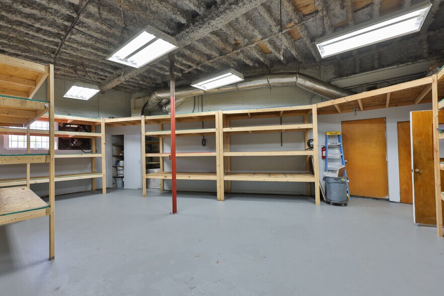 More Photos Of 1801 28th St N, Saint Petersburg Showroom For Sale