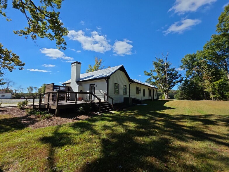 More Photos Of 6212 Lake Brandt Rd, Summerfield Office For Lease