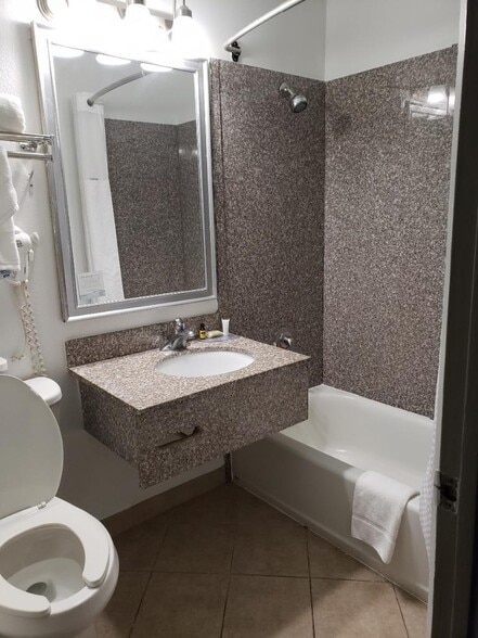 More Photos Of 2080 Mannheim Rd, Northlake Hotel For Sale