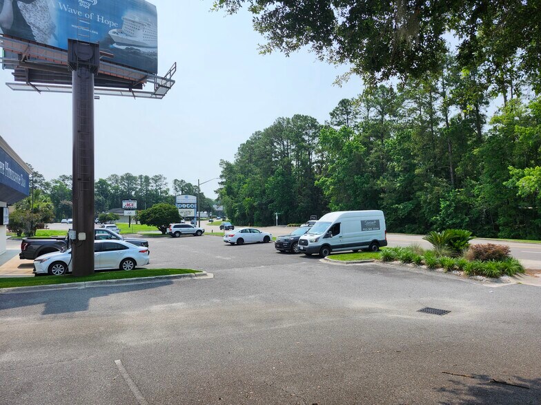 More Photos Of 702 Mall Blvd, Savannah Loft Creative Space For Sale