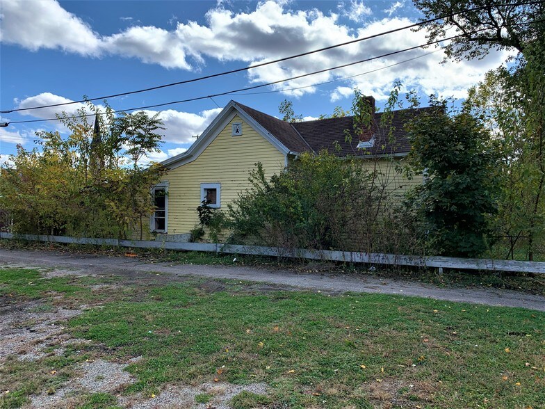 More Photos Of 917 Western Ave, Connersville Bar For Sale