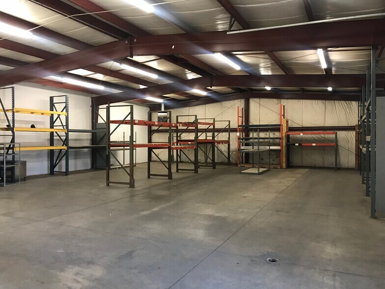 1662 NE 55th Ave, Des Moines, IA 50313 Industrial For Lease