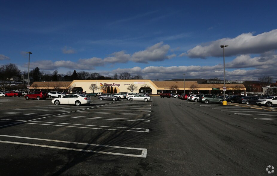 More Photos Of 211-215 High St, Torrington General Retail For Lease