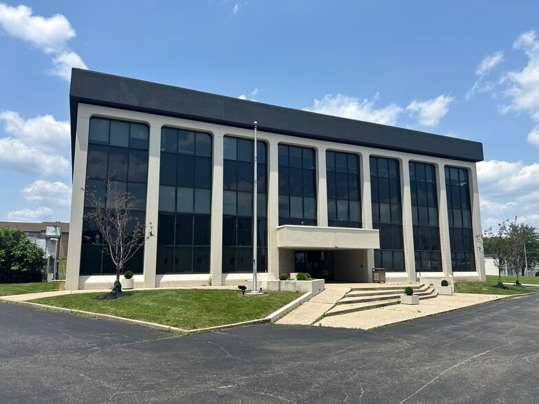 Primary Photo Of 415 Glensprings Dr, Springdale Office For Sale