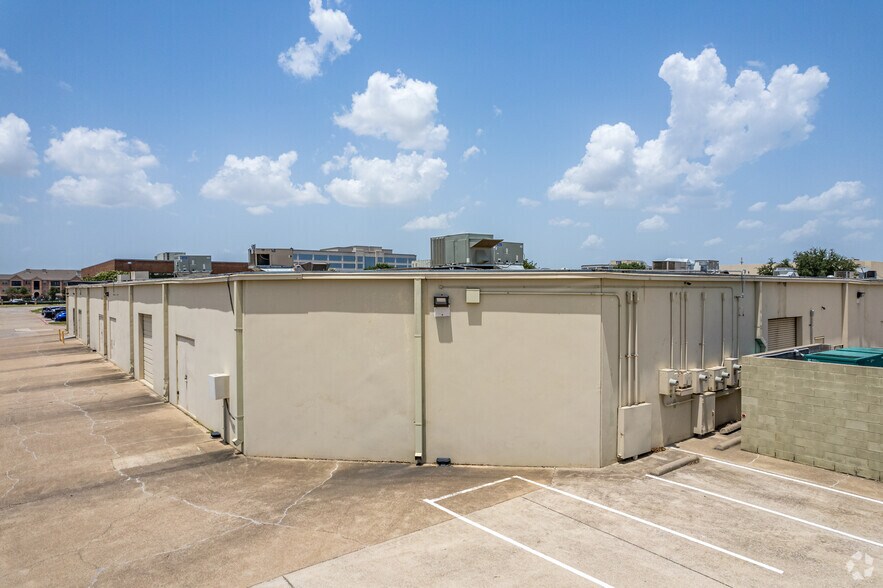 More Photos Of 11498 Luna Rd, Farmers Branch Office For Lease