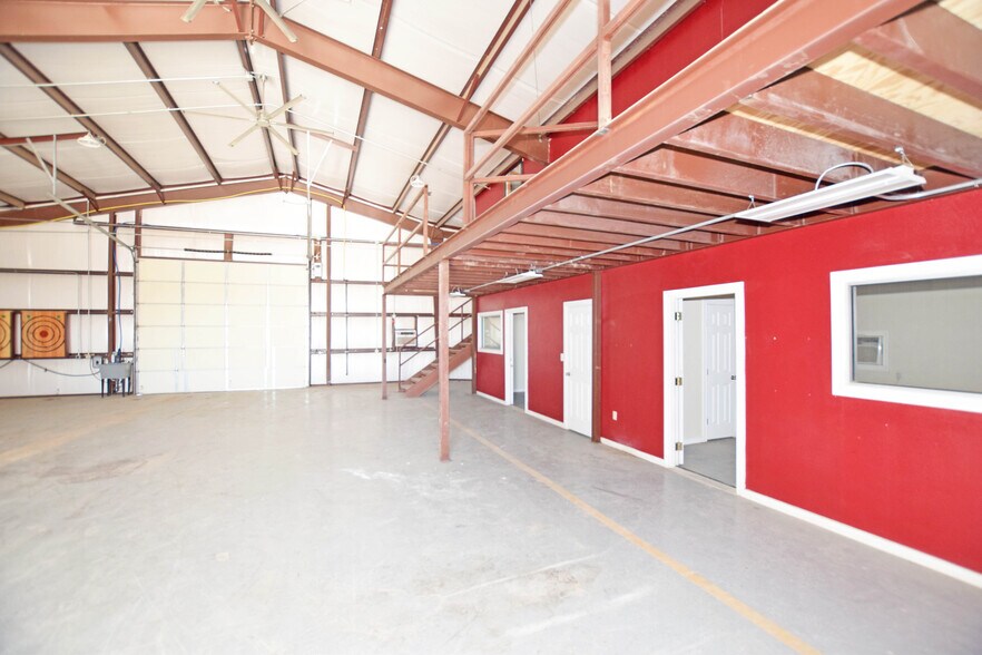 More Photos Of 327 SE Loop 338, Odessa Flex For Lease