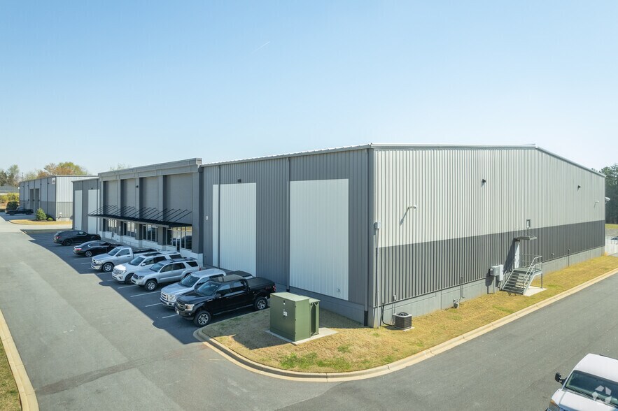 More Photos Of 350 Mayfield Rd, Duncan Service For Lease
