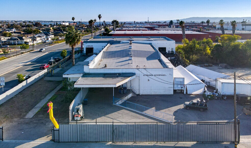 More Photos Of 13501 S Main St, Los Angeles Warehouse For Lease