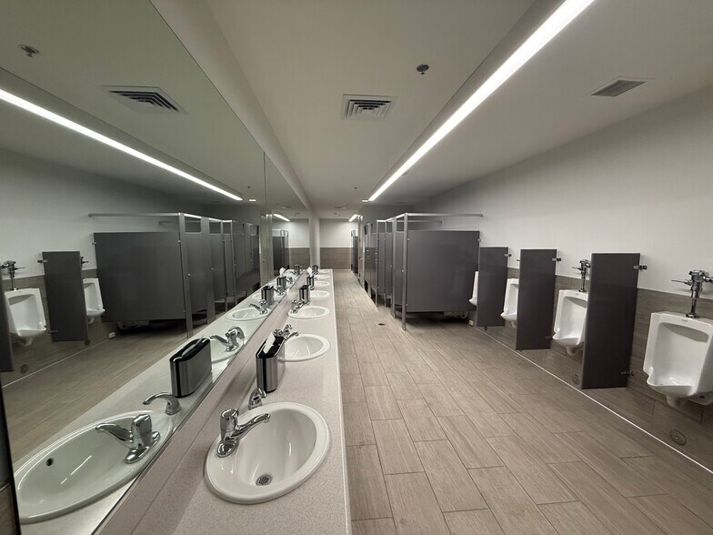 More Photos Of 8060 S Kyrene Rd, Tempe Light Manufacturing For Lease