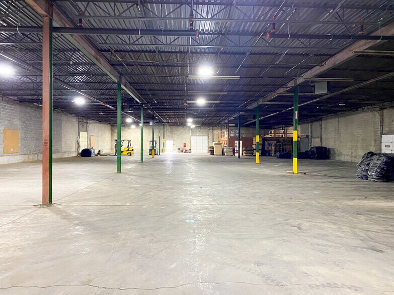 More Photos Of 955 N 1st St, Fairmont City Warehouse For Sale