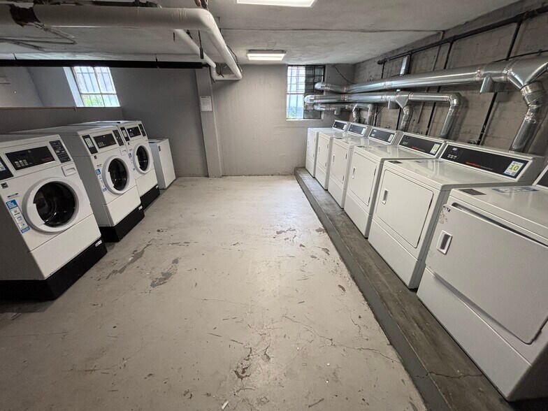 More Photos Of 3075 E Cheltenham Pl, Chicago Apartments For Sale