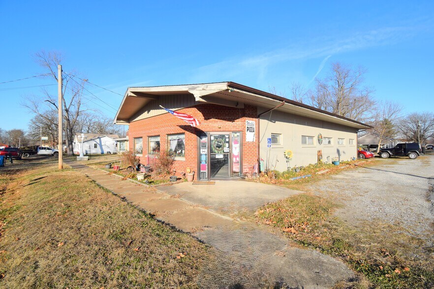 More Photos Of 502 W Franklin St, Sesser Office For Sale