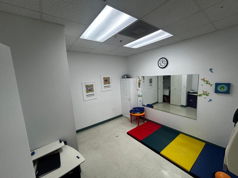 More Photos Of 2364 Drew St, Clearwater Medical For Sale