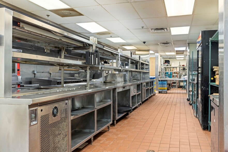 More Photos Of 350 University Blvd, Harrisonburg Freestanding For Sale