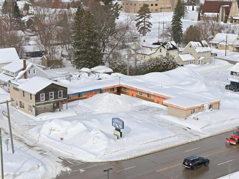 Primary Photo Of 1712 Ashmun St, Sault Sainte Marie Hotel For Sale