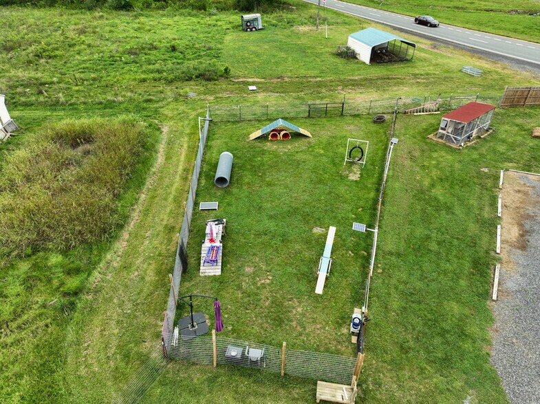 More Photos Of 12167 Lee Hwy, Sperryville Veterinarian Kennel For Sale