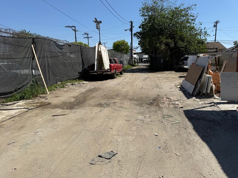More Photos Of 531 E Oaks St, Compton Land For Lease