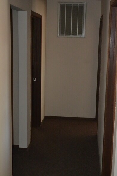 More Photos Of 6002 Saxon Ave, Weston Distribution For Lease
