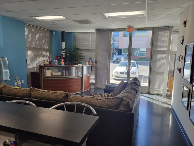 More Photos Of 7575 N San Fernando Rd, Burbank Warehouse For Sale