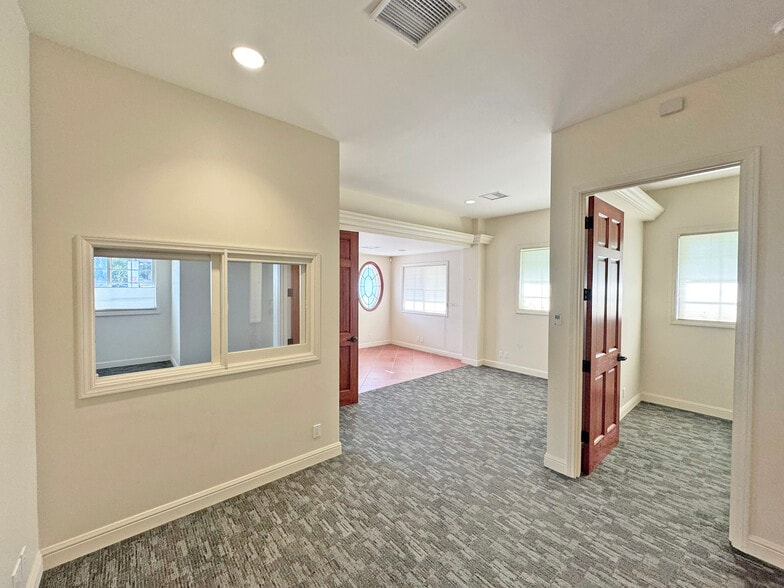 More Photos Of 1715 State St, Santa Barbara Office For Lease
