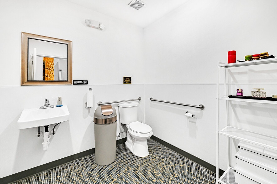 More Photos Of 20621 Westheimer Pky, Katy Freestanding For Sale
