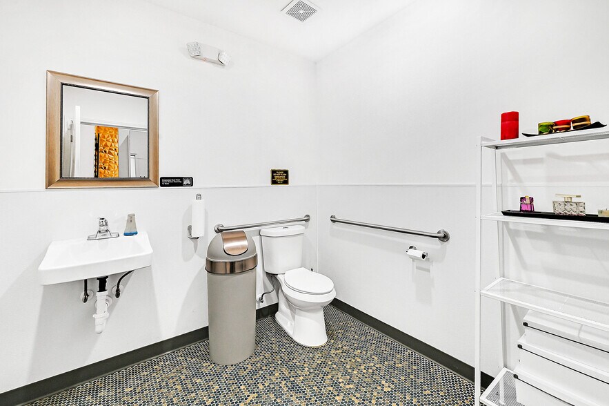 More Photos Of 20621 Westheimer Pky, Katy Freestanding For Sale