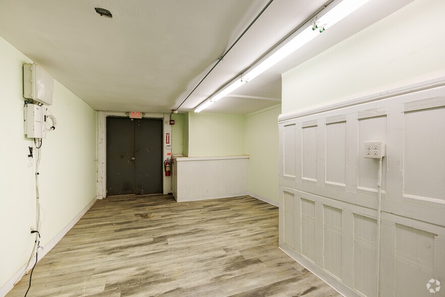 More Photos Of 1318 Walnut St, Philadelphia Storefront Retail Residential For Lease