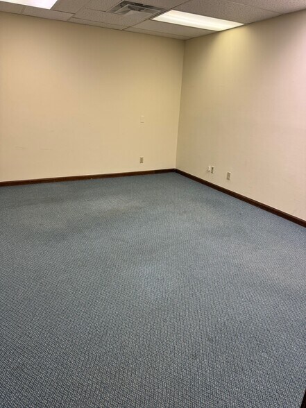 More Photos Of 5601 S Meridian St, Indianapolis Medical For Lease