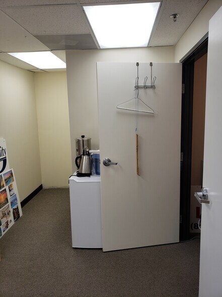 More Photos Of 28348 Roadside Dr, Agoura Hills Office For Lease