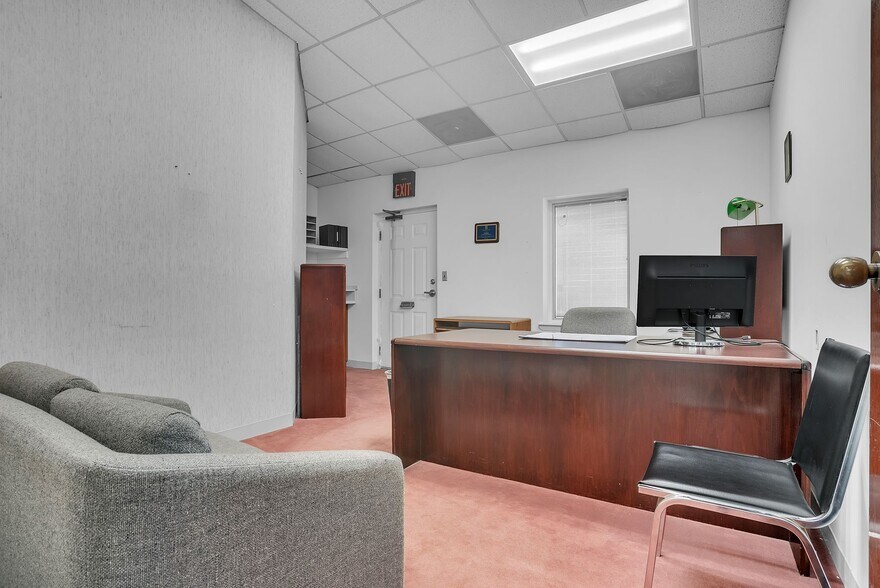 More Photos Of 4609 Pinecrest Office Park Dr, Alexandria Medical For Sale