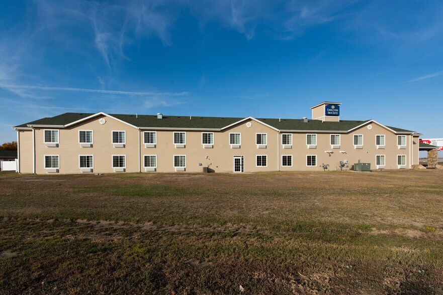 More Photos Of 158 Rodeo Dr, Killdeer Hotel For Sale