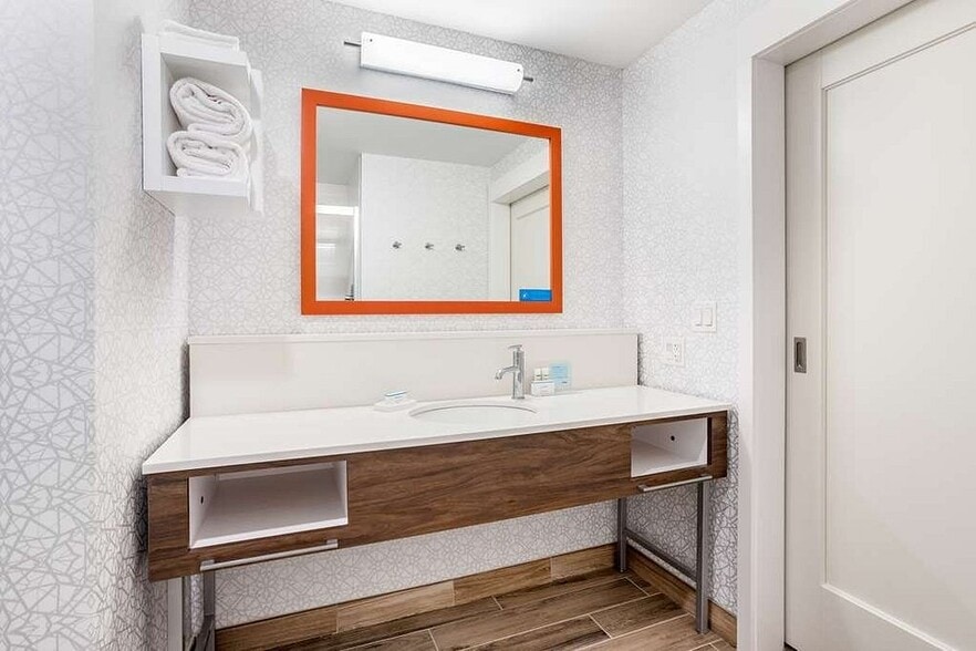 More Photos Of 1322 Becky Skillman Way, Bedford Hotel For Sale