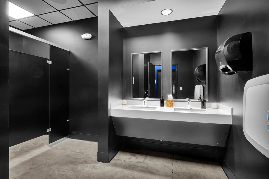 More Photos Of 155 Porters Neck Rd, Wilmington General Retail For Lease