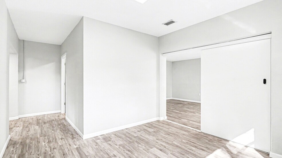 More Photos Of 1313 Croton Rd, Melbourne Office Residential For Lease