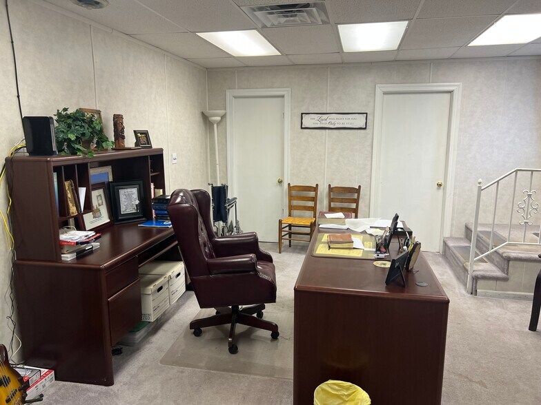 More Photos Of 2307 S Boston Rd, Danville Flex For Sale