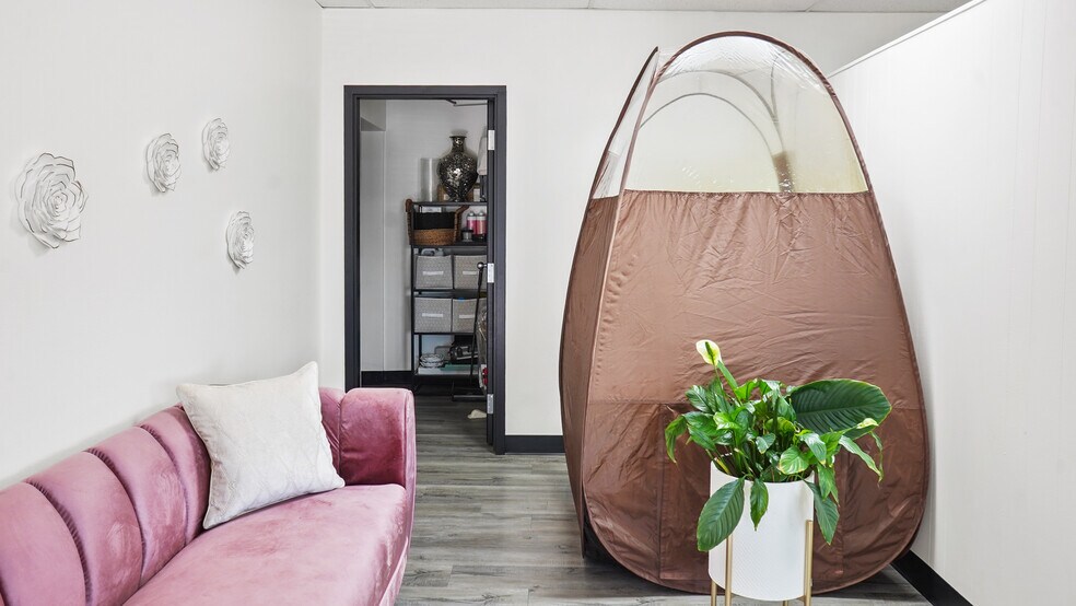 More Photos Of 702 E Main St, Othello Storefront Retail Office For Lease