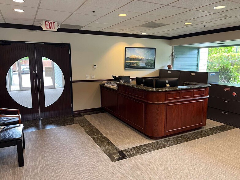 More Photos Of 3990 Collins Way, Lake Oswego Office For Sale