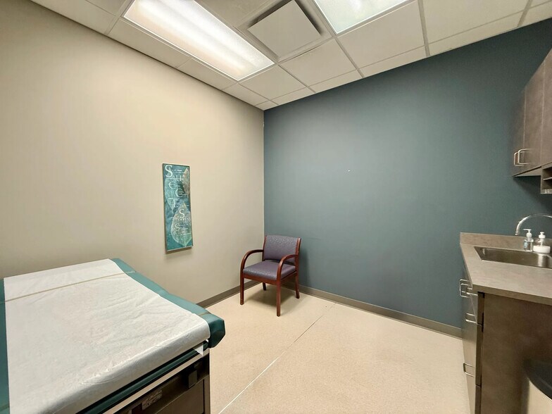 More Photos Of 10701 S 72nd St, Papillion Medical For Lease