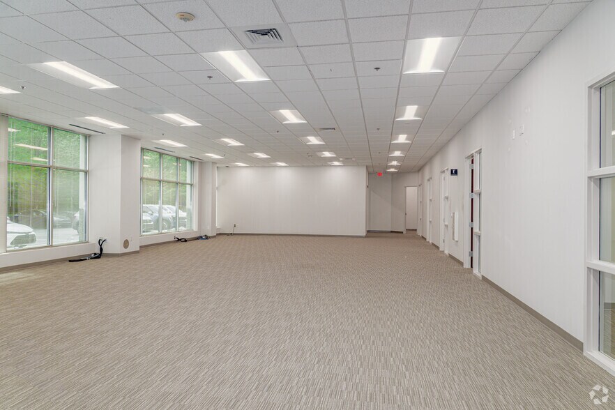 More Photos Of 8020 Arco Corporate Dr, Raleigh Unknown For Lease