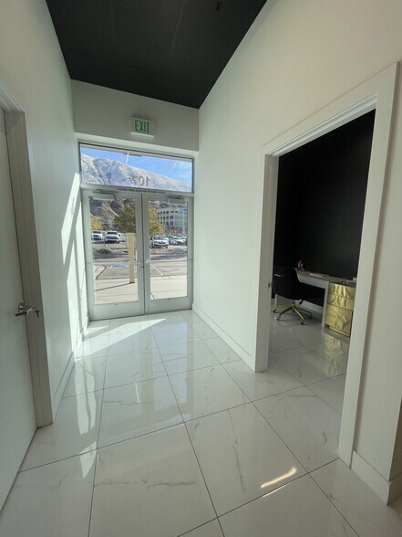 More Photos Of 10 W Scenic Pointe Dr, Draper Freestanding For Lease