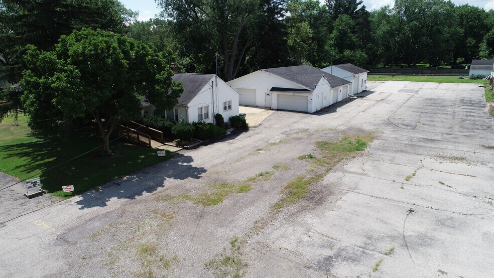 Primary Photo Of 2229 Tremainsville Rd, Toledo Fast Food For Sale
