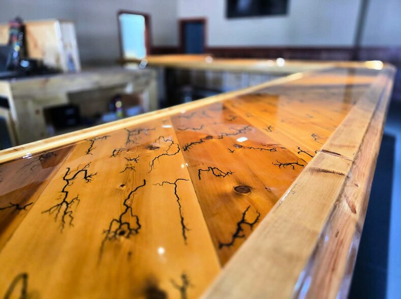 More Photos Of 11706 N Eaton Rd, Hayward Bar For Sale