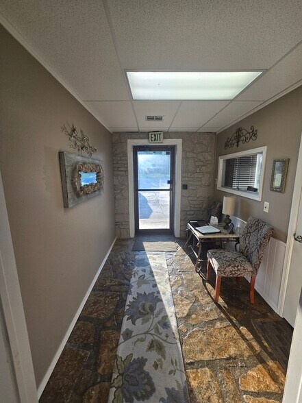 More Photos Of 214 Elm Pl, Broken Arrow Office For Sale