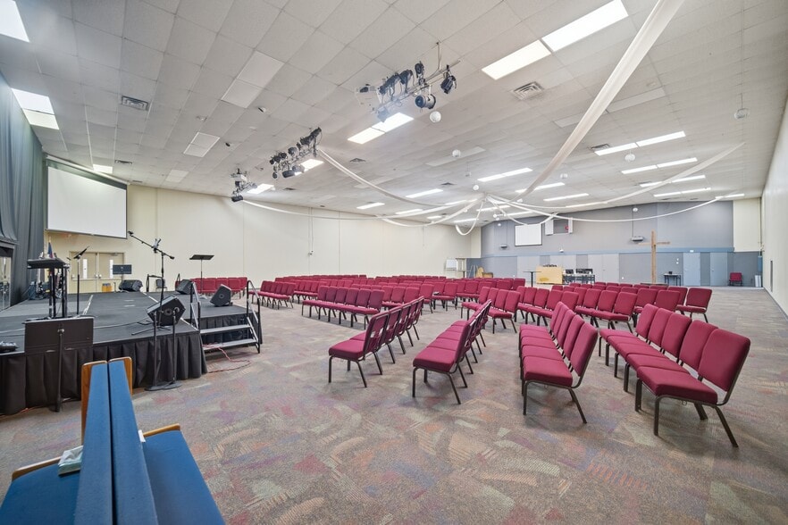 More Photos Of 14400 Northwest Fwy, Houston Religious Facility For Sale