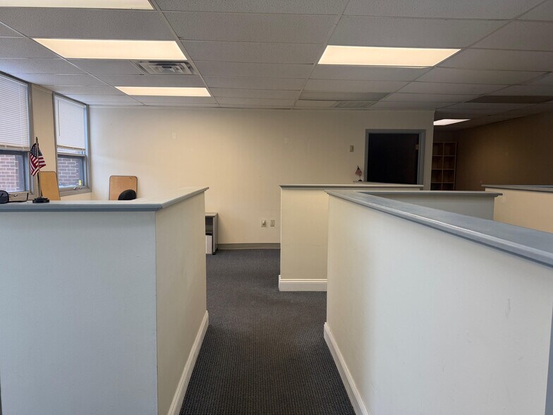 More Photos Of 1300 Industrial Blvd, Southampton Light Distribution For Sale