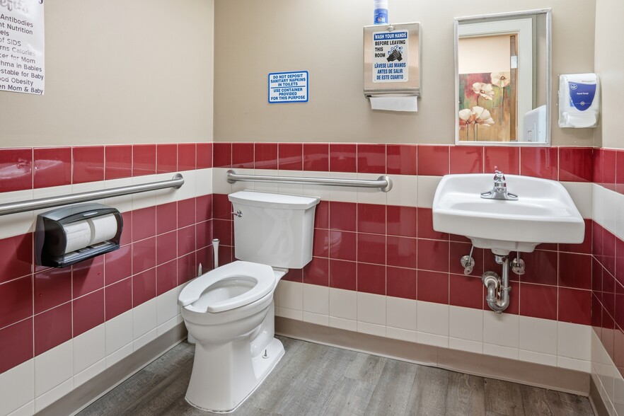 More Photos Of 1729 Lakeland Hills Blvd, Lakeland Medical For Sale