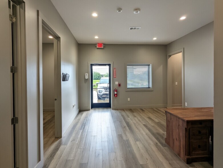 More Photos Of 1765 W Commerce Pky, Beaumont Industrial For Lease